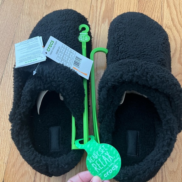 - Crocs slippers Crocs Unisex-Adult Classic Cozzzy Slippers - Picture 1 of 4